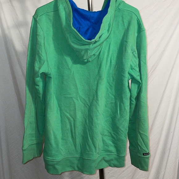 Hurley - Picture 5 of 8